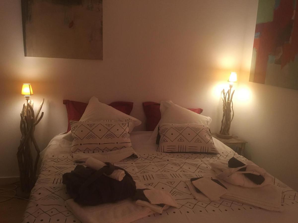 Le Dernier Metro Bed and Breakfast Woluwe-Saint-Pierre Exteriör bild