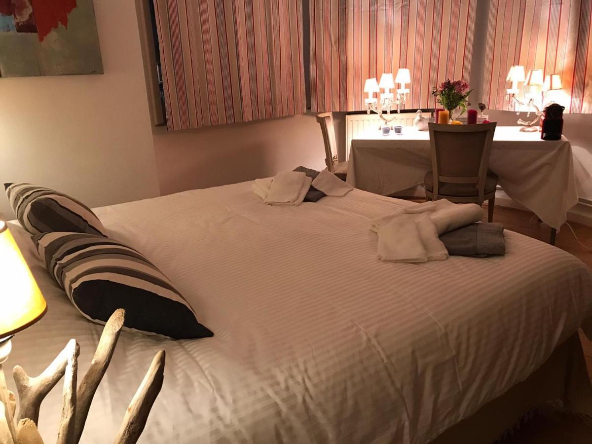 Le Dernier Metro Bed and Breakfast Woluwe-Saint-Pierre Exteriör bild